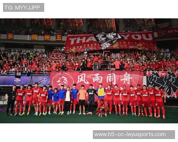 海港外援庆祝中超三连冠激情舞动更衣室尽显喜悦气氛 海港外援庆祝中超三连冠激情舞动更衣室尽显喜悦气氛