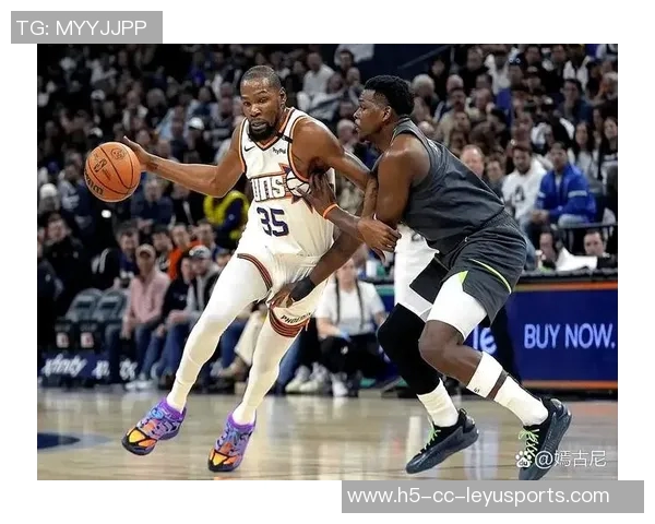 爱德华兹巧妙借掩护接球三分投篮成功实现反超局面